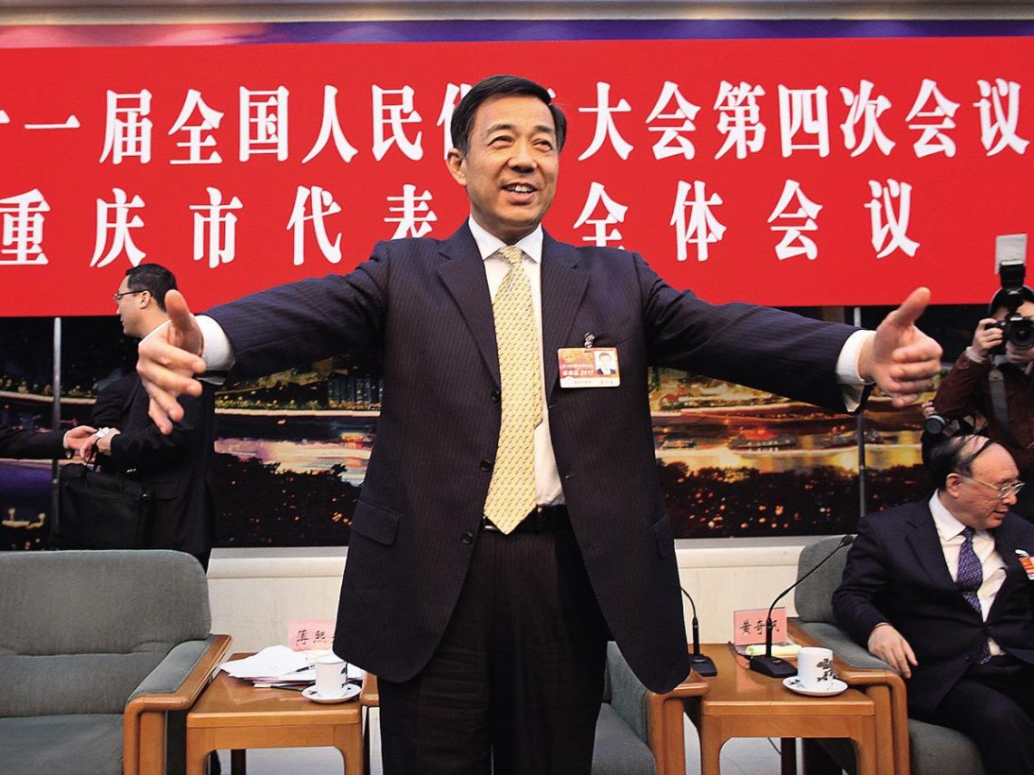 dtngdeg1's tweet photo. 薄熙来说重庆虽然有了大发展，但困难群众还不少民生问题依然突出。全市农村贫困人口140多万“两翼”有15个贫困县，城镇低保户还有60万，住房就业等问题尚待进一步改善。有人认为你总要先把经济搞上去挣了钱才能改善民生吧！“蛋糕”做大了才能分“蛋糕”，这看似有理其实行不通。因为“蛋糕”分得不公平， https://t.co/OqSeDhydPb