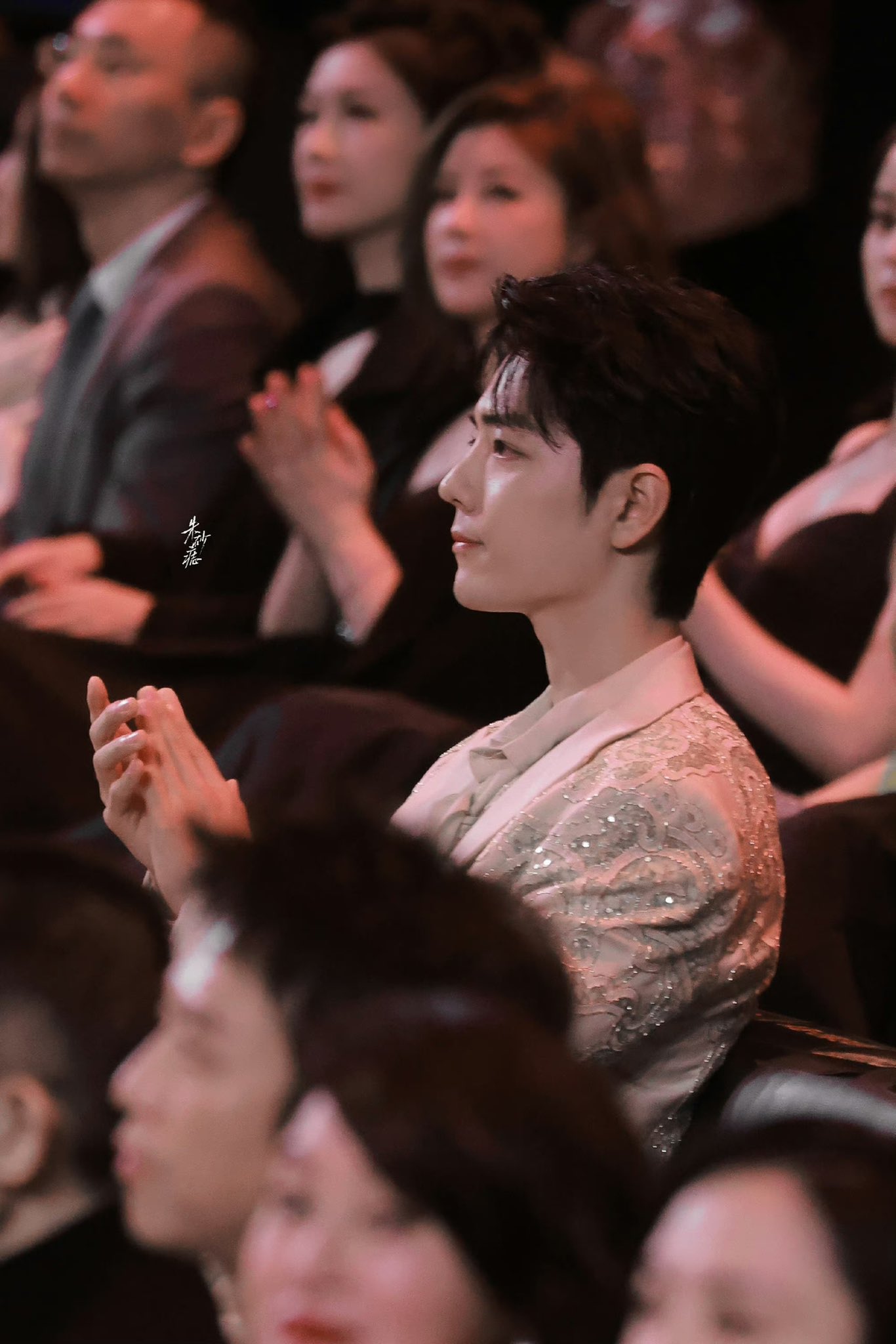 olivia ♡ on Twitter "xiao zhan clapped as yibo's name and face