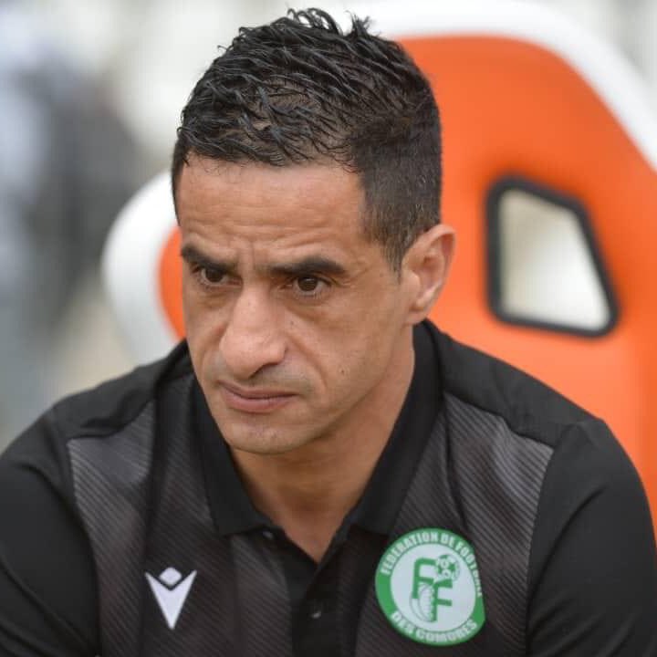 LKsportif's tweet photo. " A domicile avec le soutien de notre public qui viendra chanter (Woryor 😁), on va hausser notre niveau de jeu. Il reste 3 matchs pour 12 points à prendre. " : Younes Zerdouk, sélectionneur du Comores en conférence de presse d'après match. 
#CAN2023 #FootballCIV #CIVCOM https://t.co/Q78CNMjvsm