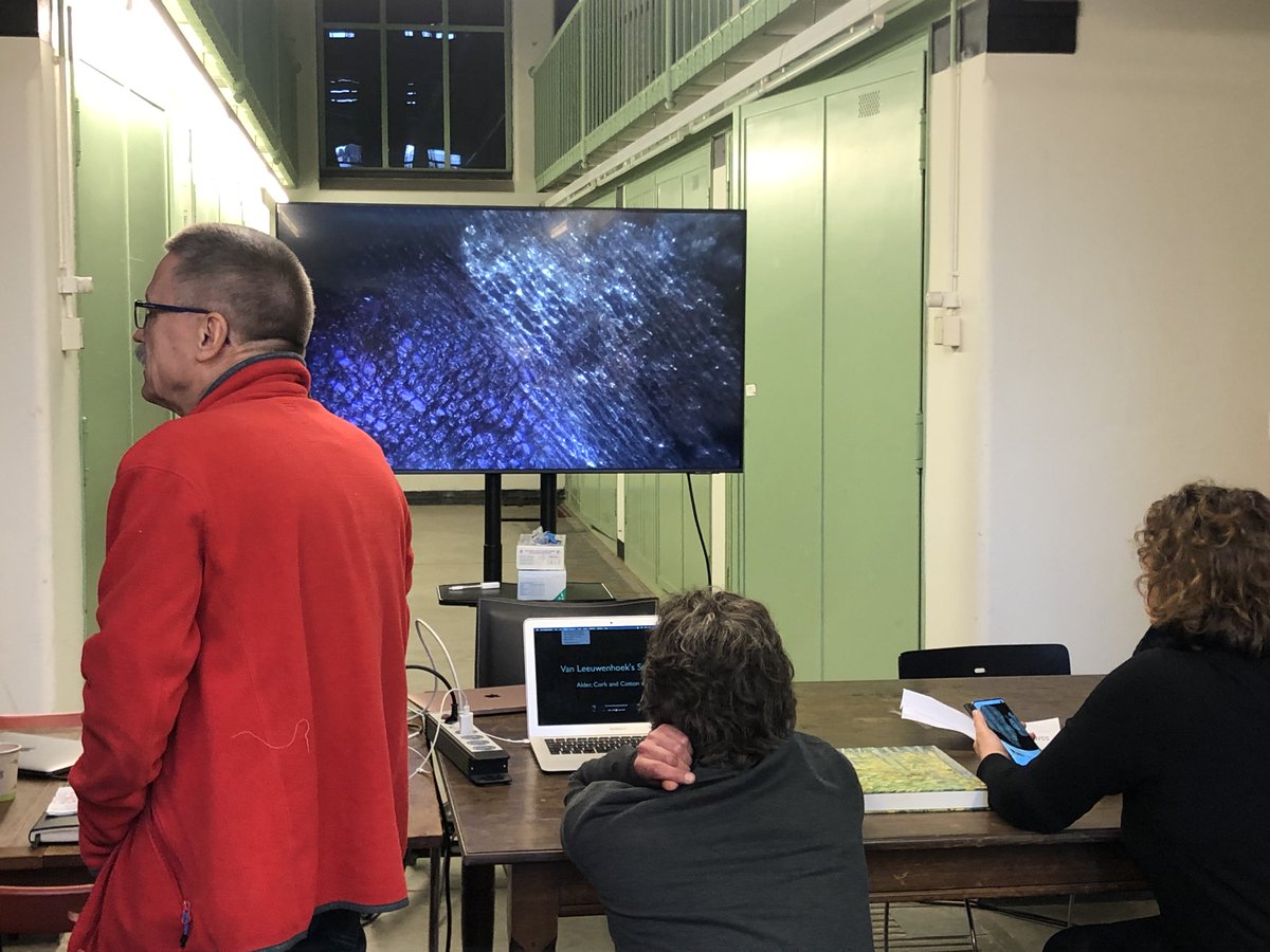 NWO_MicroLabs's tweet photo. In our last MicroLab we followed in Grew’s, Malpighi’s and Leeuwenhoek’s footsteps, observing the structures of wood and plants through the lens of the microscope. We noticed how tiny and thin the slices of the specimens had to be cut for making observations. https://t.co/4hBtWEZvv0