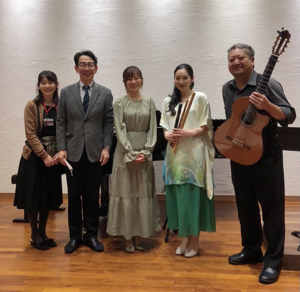 fue_michiko's tweet photo. ALKAS企画 第16回演奏会
「春うらら 竹弦囃子コンサート」
とっても響きが心地良いホールで
とっても演奏し易かったです✨
お客様も和やかで、MCなども沢山笑って下さり😊
楽しい春うららコンサートとなりました♪
ご来場下さったお客様、ALKAS様、どうもありがとうございました♪
#ALKAS #西船橋 https://t.co/XwaCDs4Jdt