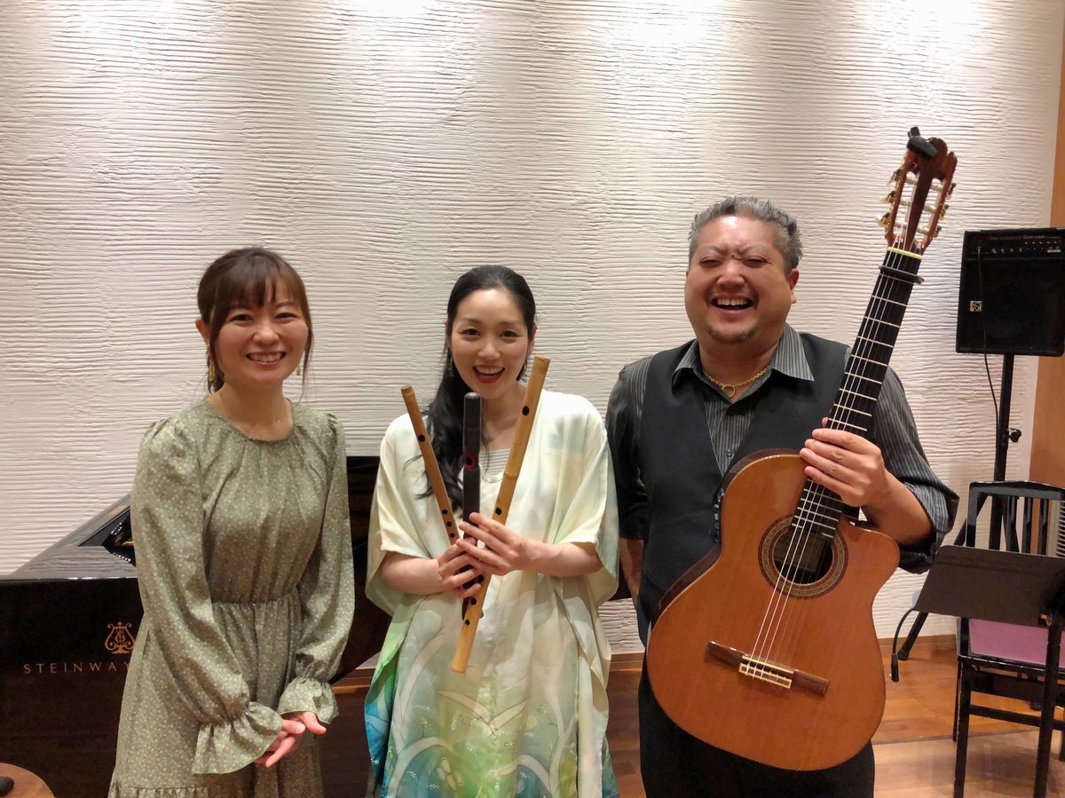 fue_michiko's tweet photo. ALKAS企画 第16回演奏会
「春うらら 竹弦囃子コンサート」
とっても響きが心地良いホールで
とっても演奏し易かったです✨
お客様も和やかで、MCなども沢山笑って下さり😊
楽しい春うららコンサートとなりました♪
ご来場下さったお客様、ALKAS様、どうもありがとうございました♪
#ALKAS #西船橋 https://t.co/XwaCDs4Jdt