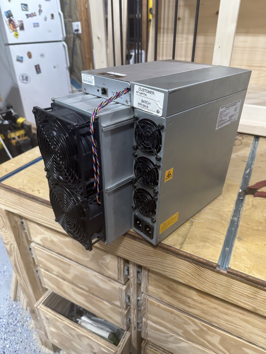 Schnitzel's tweet photo. As usual, first clean the Miner thoroughly before putting it into the #bitcool from @The_SLIC_Expert https://t.co/FxsOhcrze7