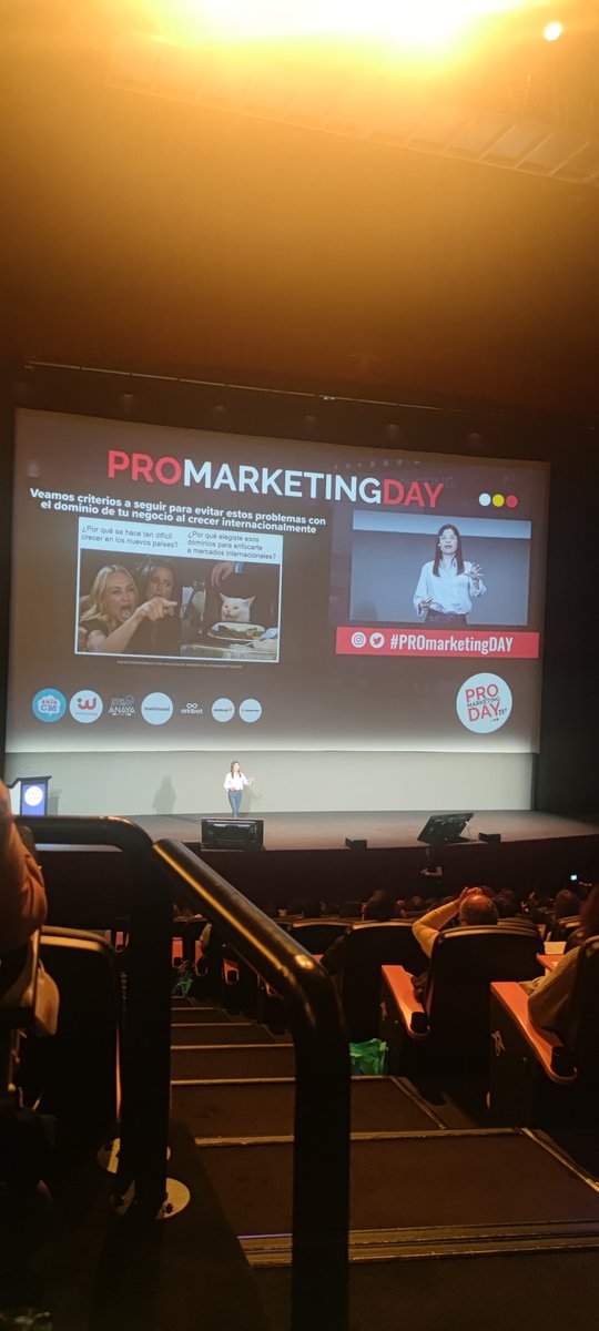 Encantada de escuchar de primera mano los consejos de <a href="/aleyda/">Aleyda Solis 🕊️</a> referente en SEO Internacional #PROmarketingDAY 🤓🤓🤓