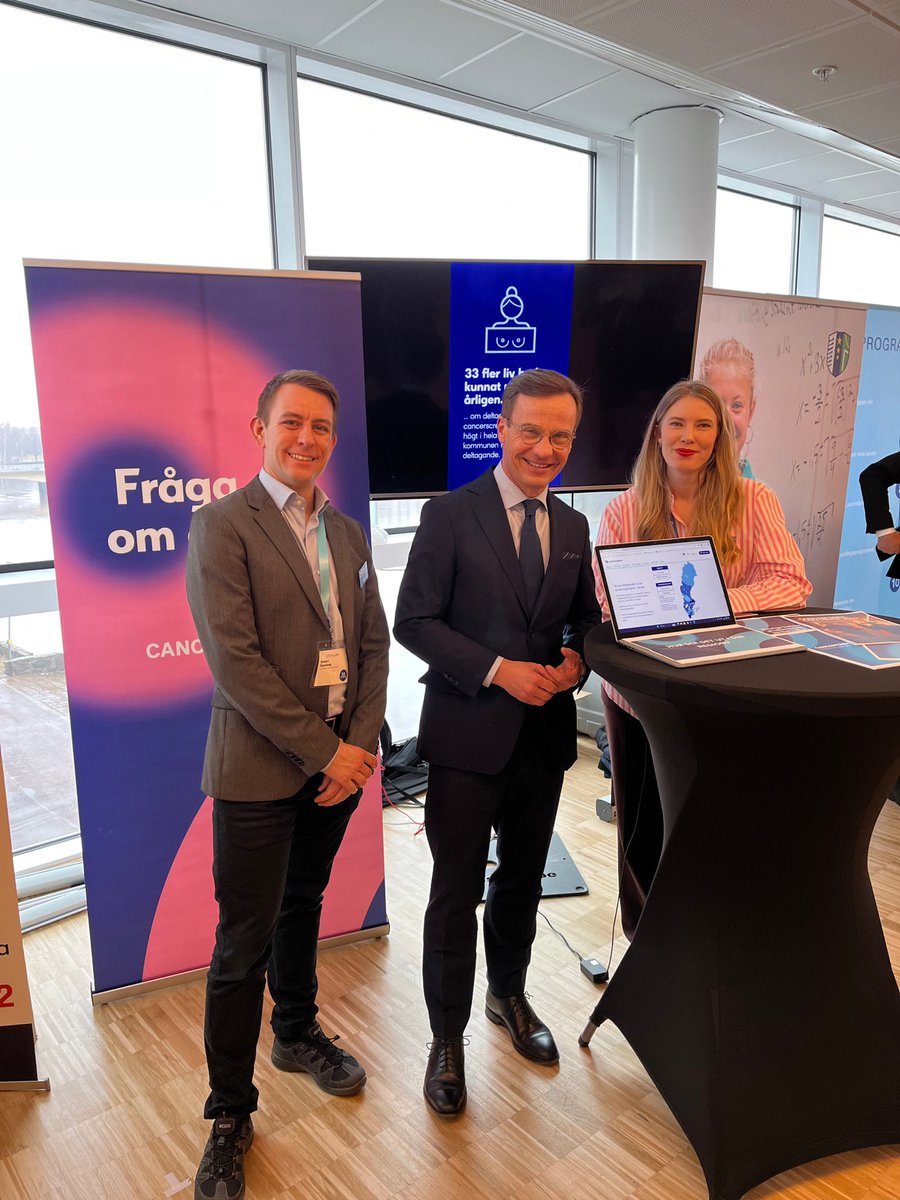 Cancerfonden's tweet photo. Vi besökte @moderaterna och fick berätta för statsministern om behovet av att nå fler med screening och att Sverige behöver en ny cancerstrategi! https://t.co/2EQgDJkoed