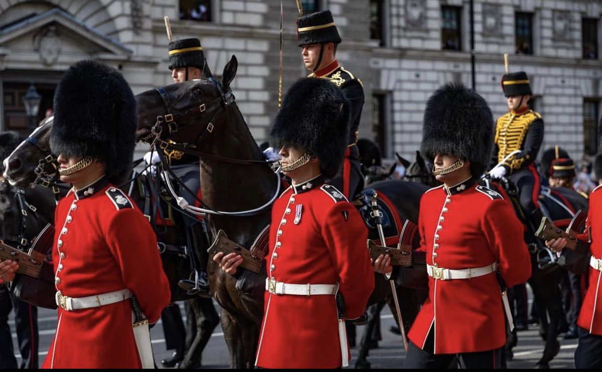 Congratulations to the Soldiers from @kingstrooprha who have been awarded the Royal Victorian Medal (Silver) & Member of the Victorian Order 🏅 . Follow the link for more info: army.mod.uk/news-and-event… . #Queen #procession #royal #soldiers #gunners #award #honoursandawards