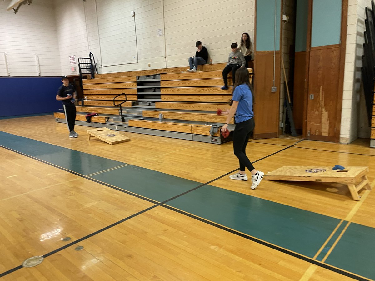 Another fun evening at RMS Rec. Night! #RiverheadRising ⁦@JoePesqEducates⁩ ⁦@LoriKoernerRCSD⁩ ⁦@PrincipalGalati⁩