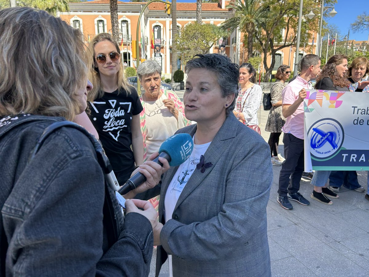 Hacemos un receso en la #AsambleaCGTS para apoyar la manifestación por la defensa de la sanidad pública en Huelva, atendiendo a los medios de comunicación para concienciar sobre la importancia de un sistema de salud público de calidad.