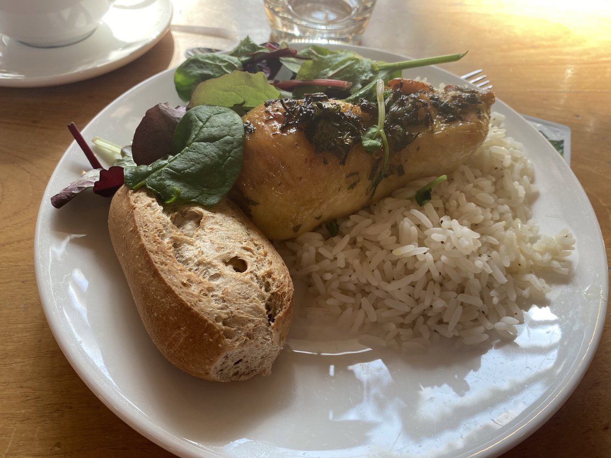 _MissPlatt's tweet image. Lunch at #ClubsCon23 Feeling very lucky to be part of the Computing Community (and not just for the yummy buffet lunch!) #ComputingLead #CodeClub #PrimaryComputing