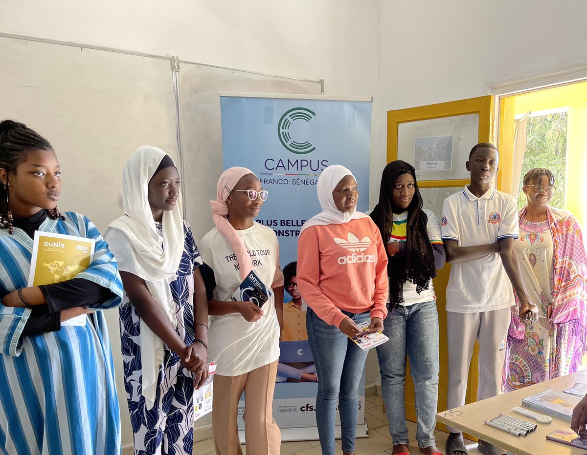 UniversiteRDFS's tweet image. Le CFS a eu le plaisir d’assister à la Matinée de l’Orientation organisée par le Cours Sainte Marie de Hann ce 25 mars 2023.
Une opportunité pour échanger sur les programmes du CFS auprès de lycéens qui doivent opérer des choix post-bac.
#CFS #ReunionOrientation #CSMH