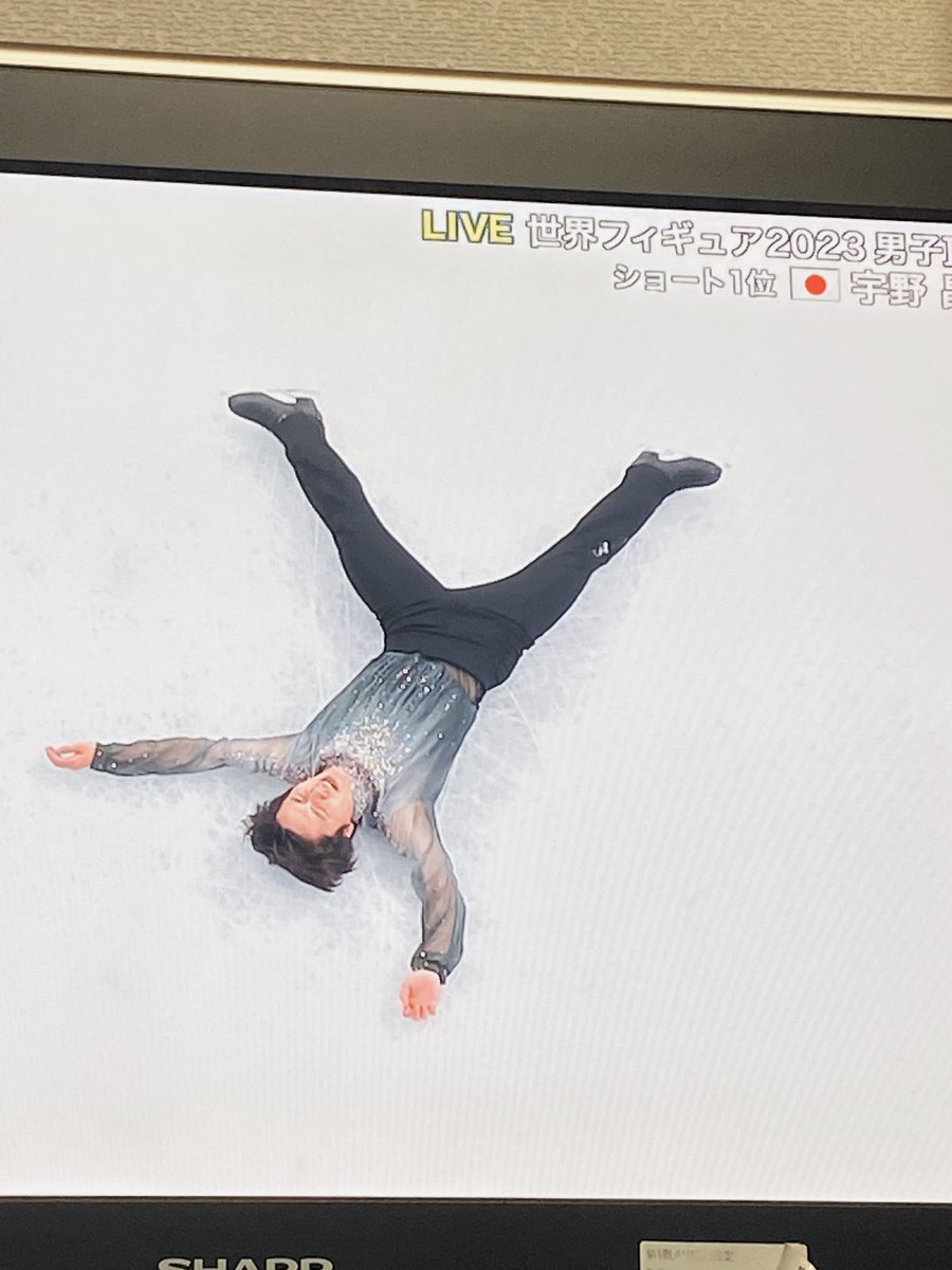 shom_kichi's tweet photo. 昌磨ーーーおめでとうーーー😭😭
世界選手権2連覇もすごいすごいー🥹
がんばったねえ🥹
直後はやぱしかわいい笑 https://t.co/i2VvfIGHBt