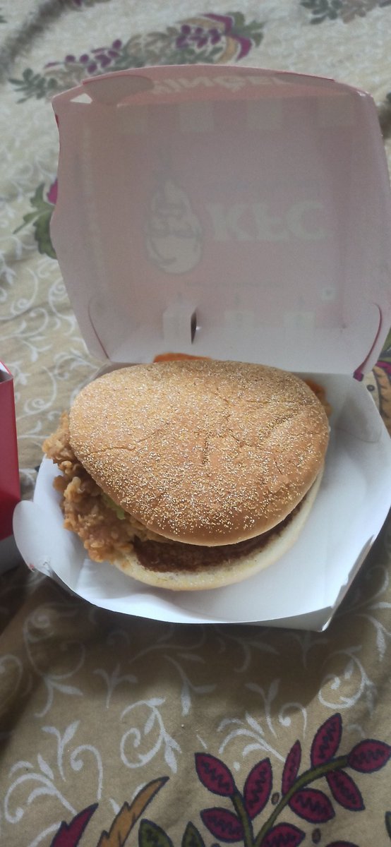 garv1006's tweet photo. Ordered KFC Veg burger with fries and got burger without top bread. After complaint, they send Chicken burger with chicken popcorn in Navratri despite order of veg meal. During recomplain their Store Manager Mr Asif misbehaved and denied for their fault.
#NoKFC
@AmitShah @BJP4UP https://t.co/Tyz3Ar1p41