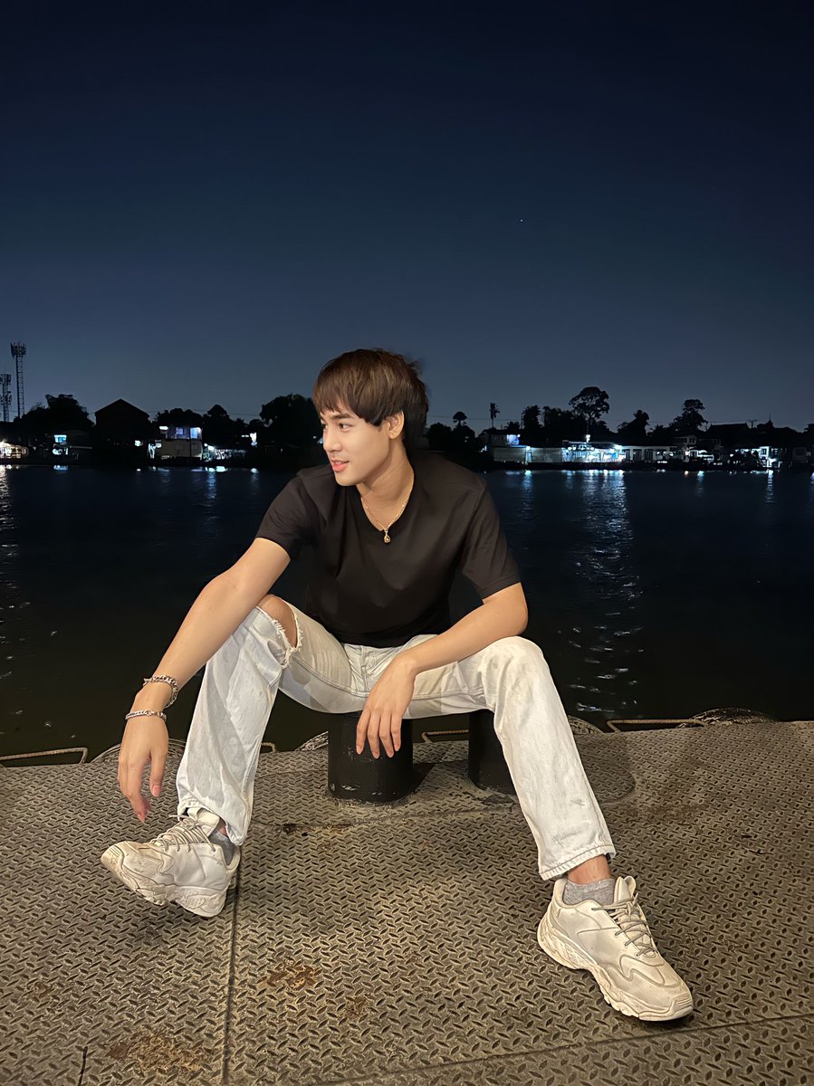 partapi_'s tweet photo. River wine 🍷🍾 #partapi https://t.co/hrOBRJNtM3