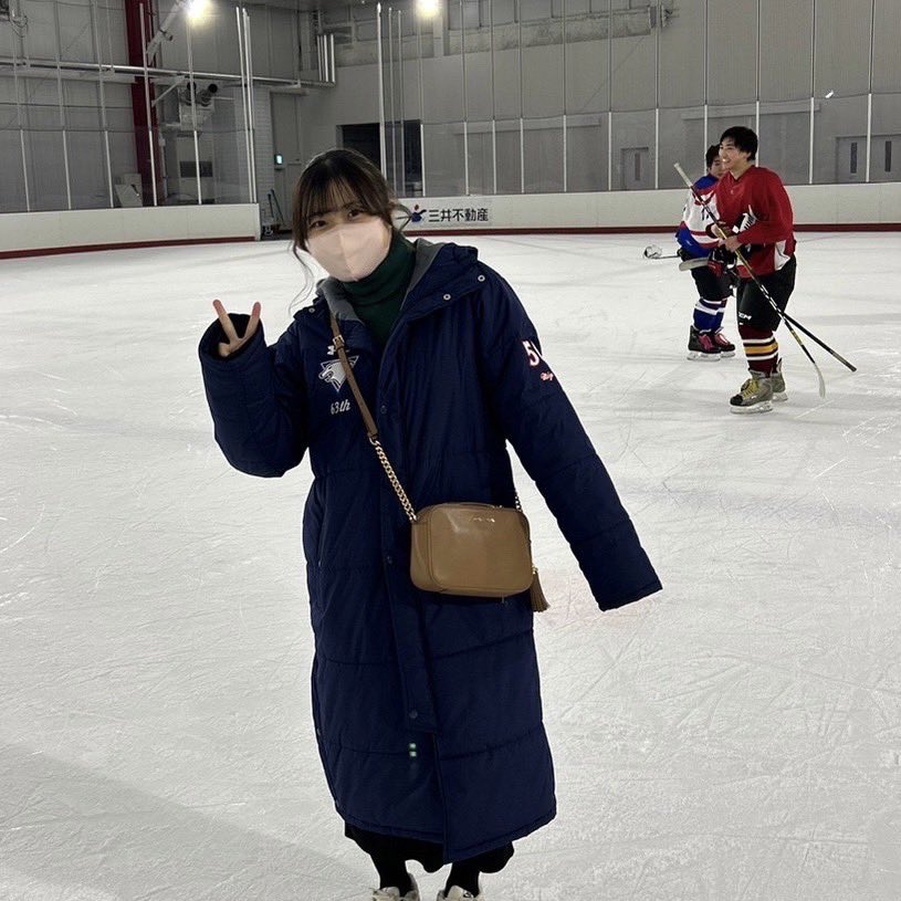 Polar__Bears's tweet photo. 【63代 #56 清水実優】
去年は週6で1限という大変なスケジュールをこなしながらバイトもポーラーも、さらには備品の買い出しまで進んで行ってくれるなどザ・マネージャーの鏡🐻‍❄️かなりの頻度で髪色や髪型が変わっている💇‍♀️  そんなみゆの髪型の変化を見にポーラーに来てみてね🫶🏒 https://t.co/RgxtaAfP2L