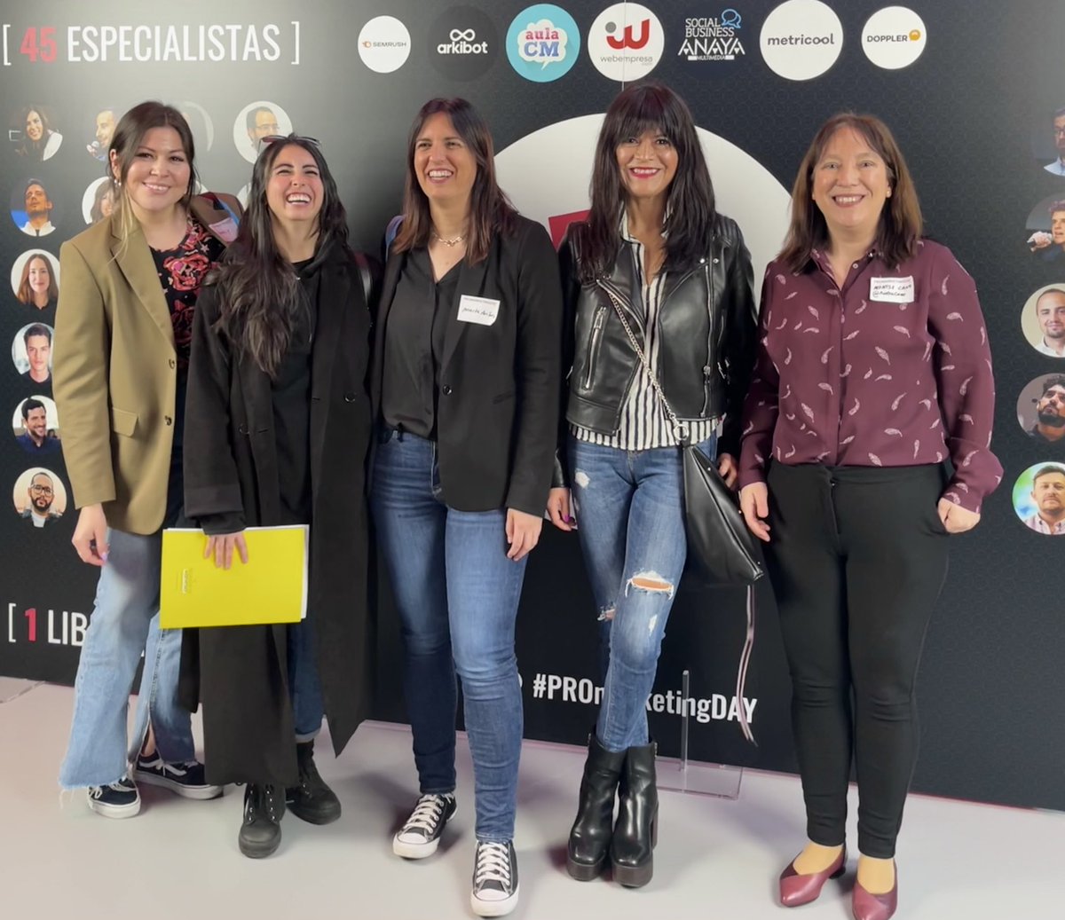 natumiix's tweet photo. No todo ha sido twittear 😜

También hemos pasado por el #photocall 📸

@MartaArribasSan @GabytaCarrillo @andreab_1106 @MontseCano 

#PROmarketingDAY https://t.co/gatuneYpX2