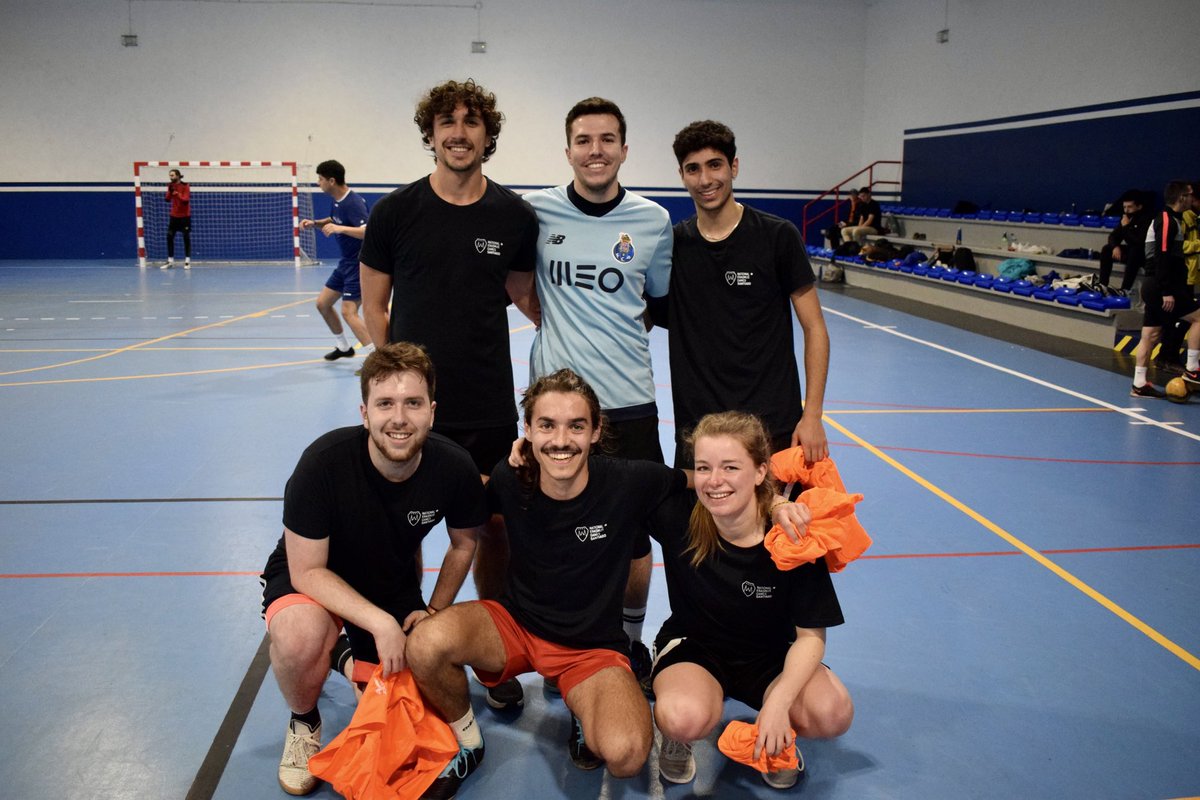 ESNSpain's tweet photo. 🏆 Hoy han comenzado los partidos de nuestros National Erasmus Games en Santiago de Compostela, con más de 270 participantes en voleibol, fútbol y baloncesto. Los equipos ganadores se clasificarán para las finales que tendrán lugar mañana 💪🏼 #THISisESN https://t.co/5aoX0d3eAt