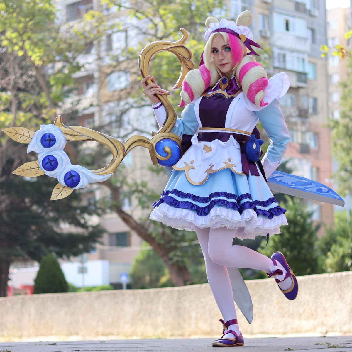 NarisagiC's tweet photo. #cafecutiesgwen from #LeagueOfLegends https://t.co/AdKJpIFODq
