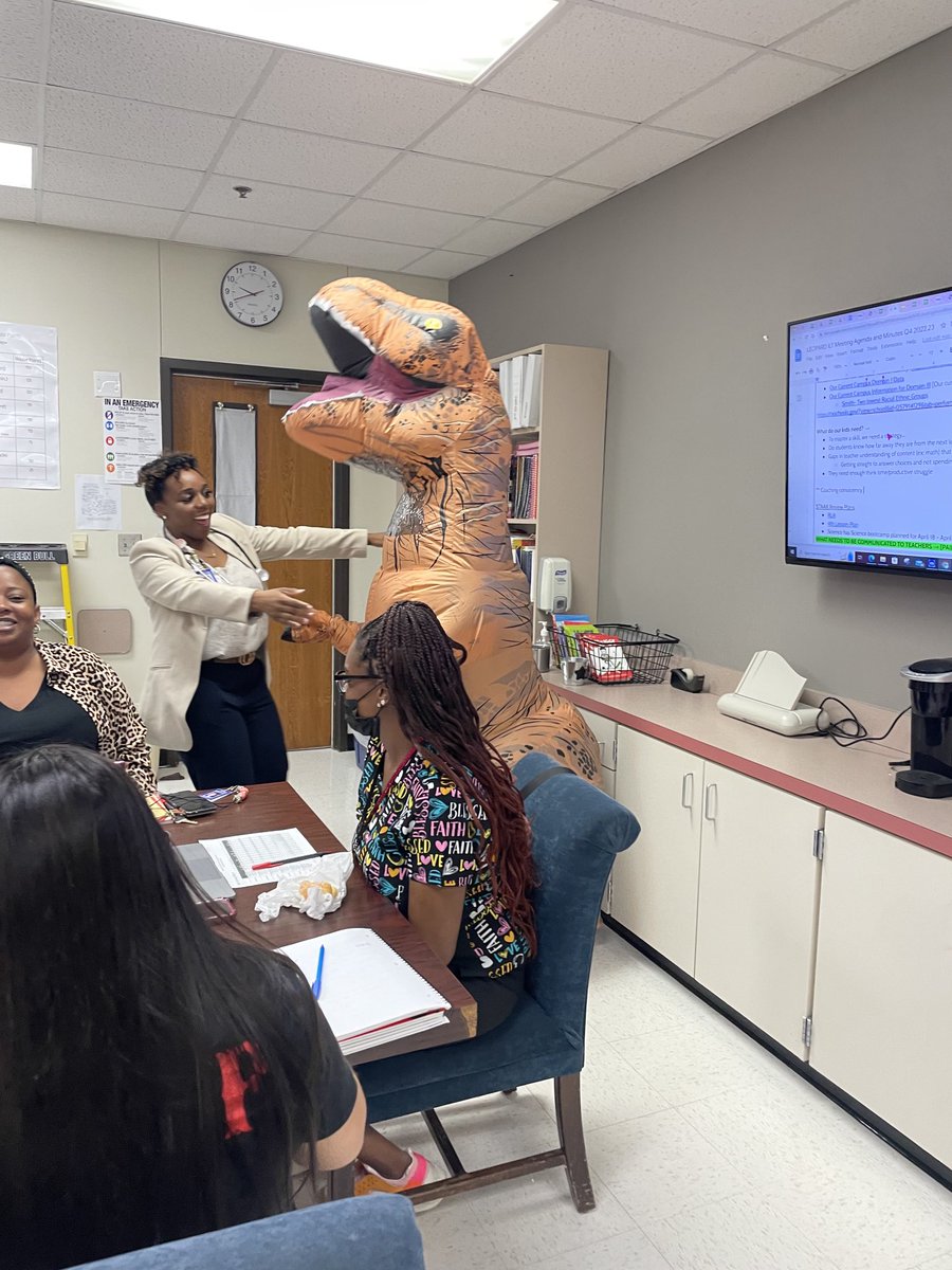 You are never too old to love dinosaurs! ⁦⁦@StaceFace_08⁩ ⁦@mrs_zapien⁩ @BJ__Smith⁩ ⁦@Ms_MooreTeaches⁩ ⁦@mesquiteisdtx⁩ #SmithLeopards