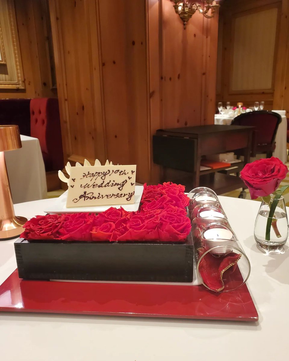 megusan426's tweet photo. 【結婚10周年記念日♡】※動画あり
megmeg426 👈️フォロー喜びます♡
.
今日は結婚10周年記念日で、
挙式したホテルでお祝いの食事を。
.
と思ったら！レ���トランの前で
スタッフの方からのサプライズ！
.… https://t.co/Fk70Ro5cHw https://t.co/9M3aqPCpJL