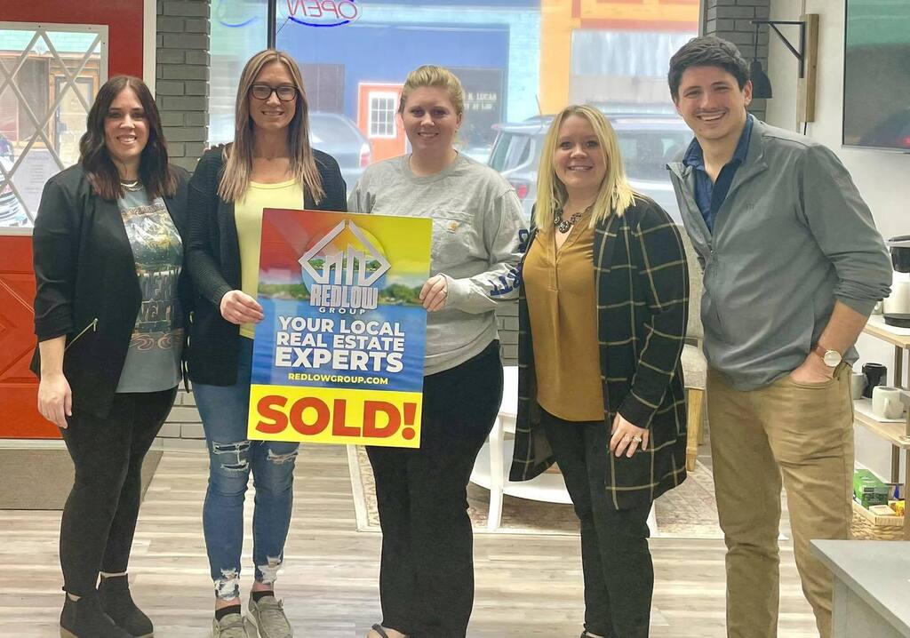 redlowgroup's tweet photo. SOLD‼️ Congratulations to this first time buyer and first time seller. Thank you for trusting the Redlow Group. https://t.co/KDgNGpA6zw https://t.co/WxajwfW9d6