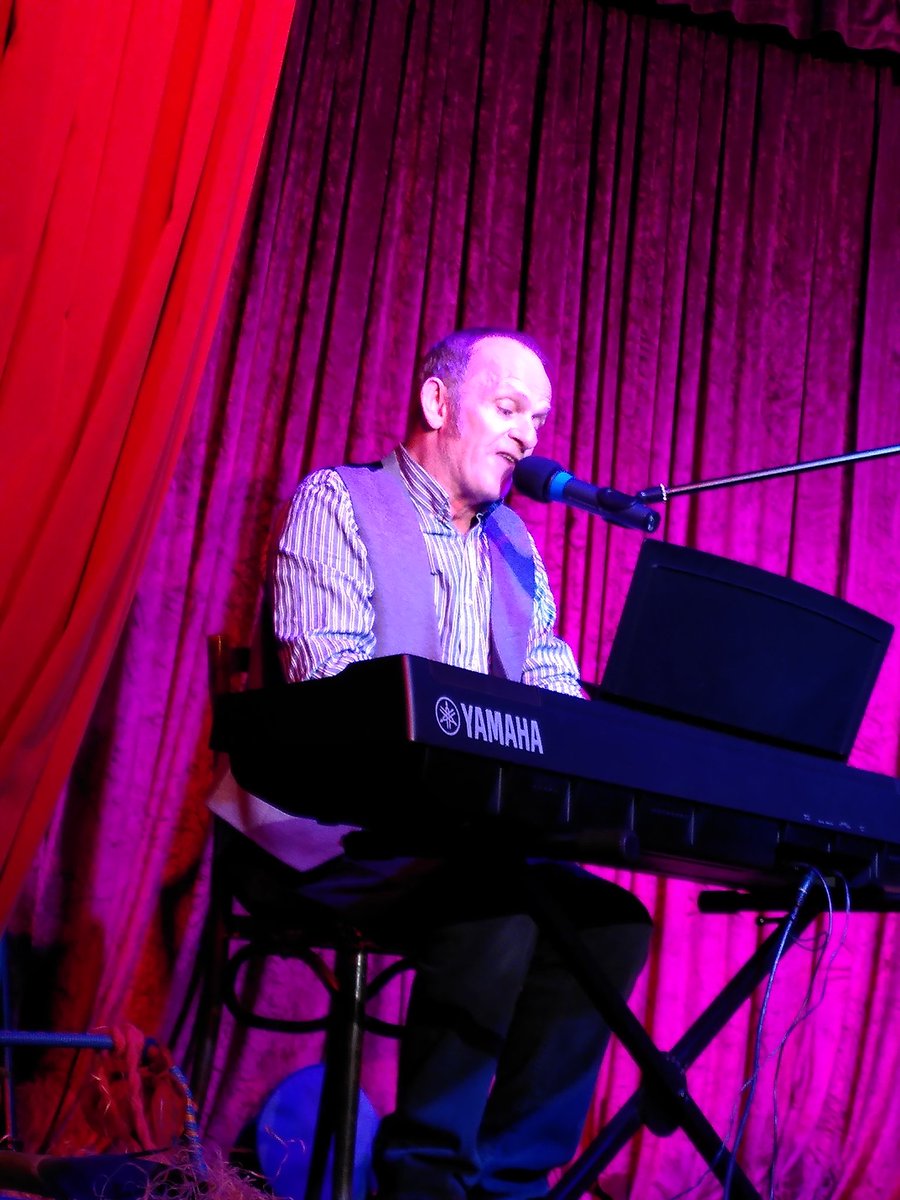 Lots of fun at Friday night at the Walkley Palladium III last night 💃🏼. Bingo, bare bottoms, opera singing, LED fan dancing &amp; much more. Next one planned for June 23 <a href="/7afirstreet/">Walkley Comm. Centre</a> for <a href="/WalkleyFestival/">Walkley Festival</a> so pop the date in your diary &amp; watch this space ☺️

#sheffield #entertainment