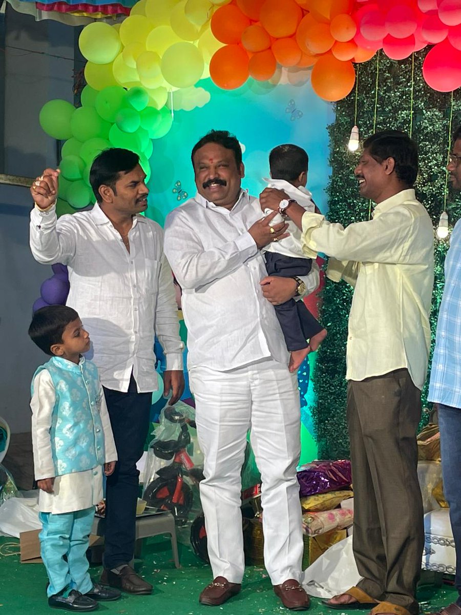 KrishnaMks9's tweet photo. Sri Ganesh anna visited 1st birthday day function of Yokshith🥳🎂 https://t.co/43a2CkGRQN
