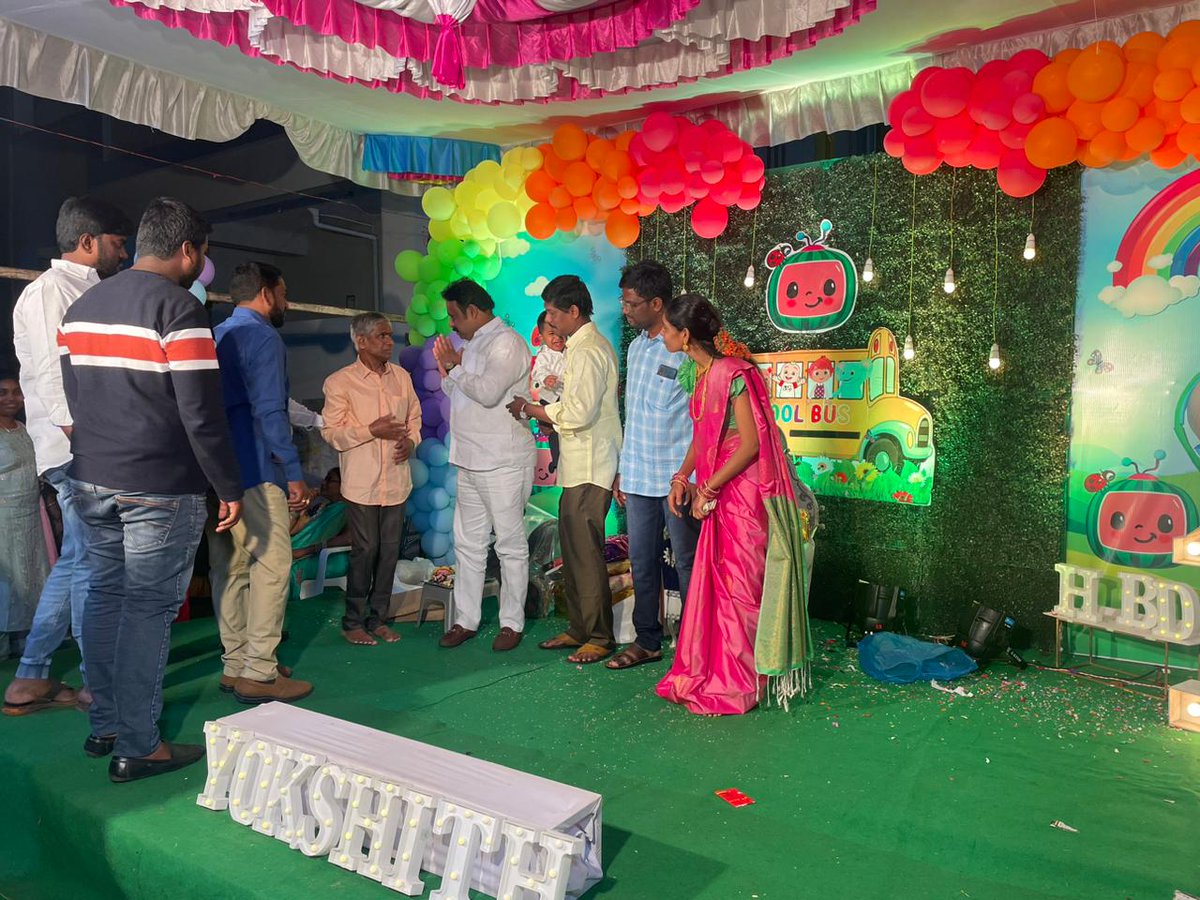 KrishnaMks9's tweet photo. Sri Ganesh anna visited 1st birthday day function of Yokshith🥳🎂 https://t.co/43a2CkGRQN
