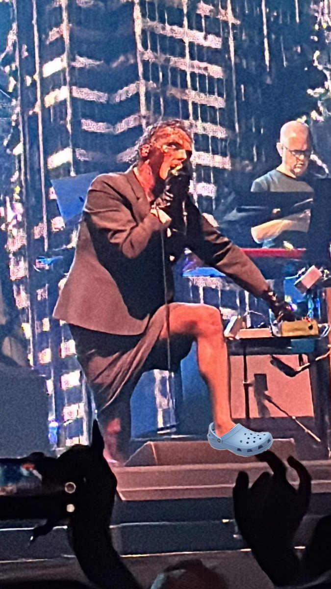 trubirdfax's tweet image. fixed it #MCRTOKYO