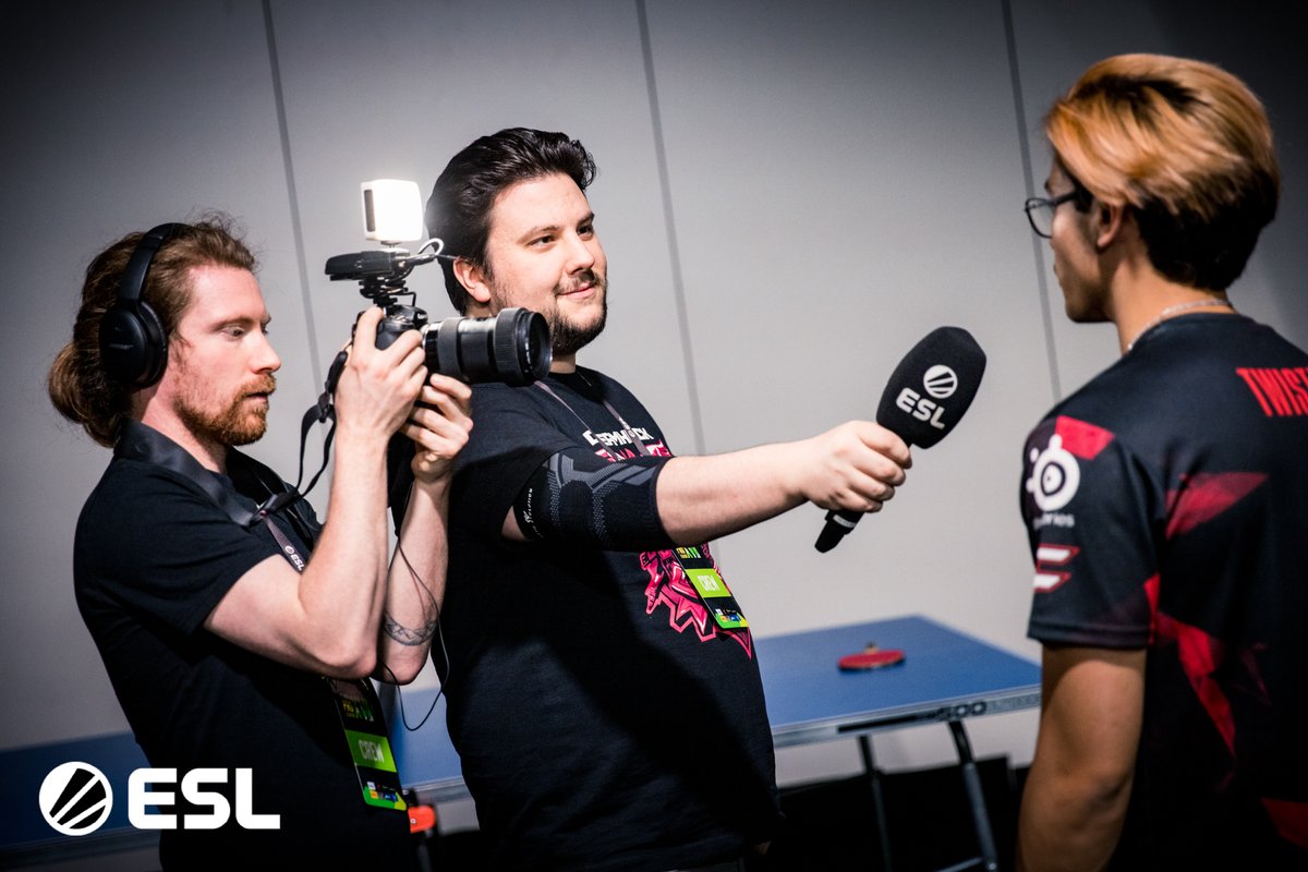 thx <a href="/DeaziD/">Helena K. 📷</a> for making me look cool 🥸