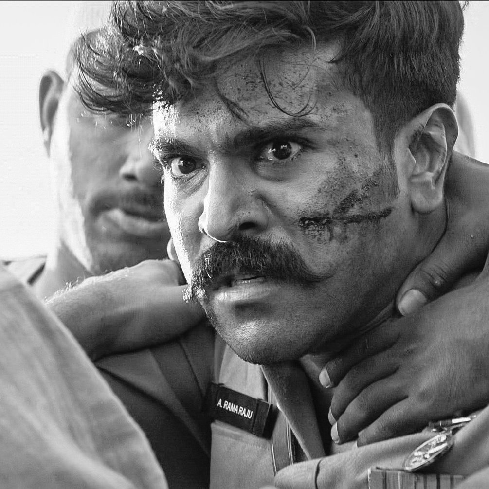 IndianBoxfice's tweet photo. Who's King Of Screen Presence ?

       #RamCharan 🔄                #JrNTR ❤ https://t.co/45TW3In1yM