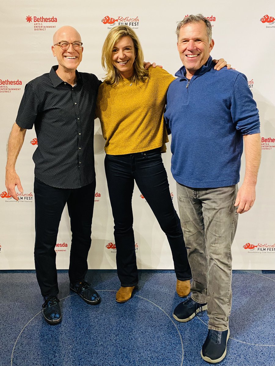 martyhoran144's tweet photo. On the red carpet (blue tile) last night at the #BethesdaFilmFest with two of my favorite movie critics!💙🎥🎬 Nobody cared about what we were wearing!🤣 @BethesdaUP @MoCo360Media #Bethesda #FilmFest #DocFilms https://t.co/GeWestYc8t