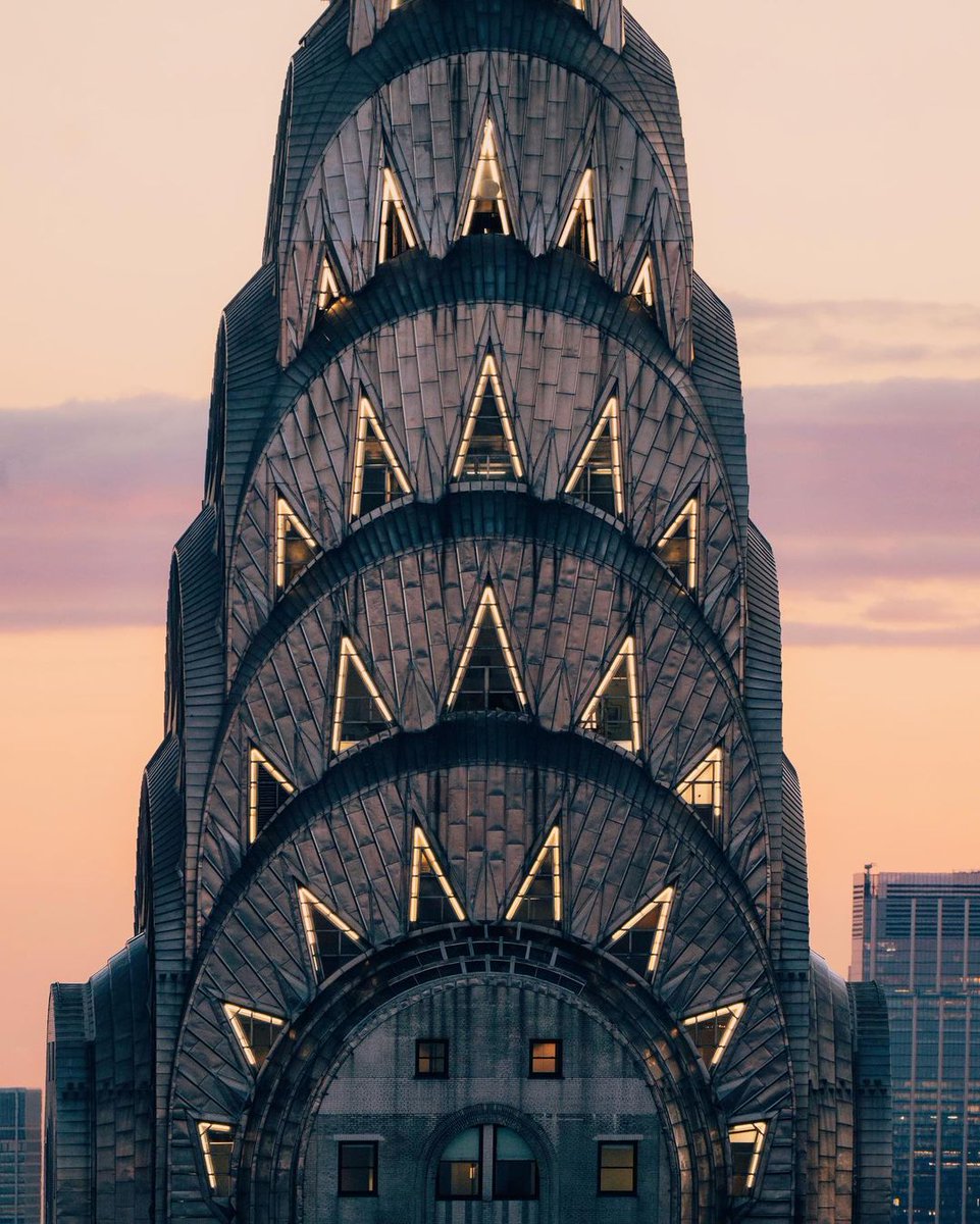 The iconic New Yorker Hotel by Sugarman and Berger. The hotel opened on January 2, 1930 and much like its contemporaries, the Empire State Building (1931) and the Chrysler Building (1930), the New Yorker was designed in the Art Deco style 🇺🇸
bit.ly/3ipVL2v #architecture