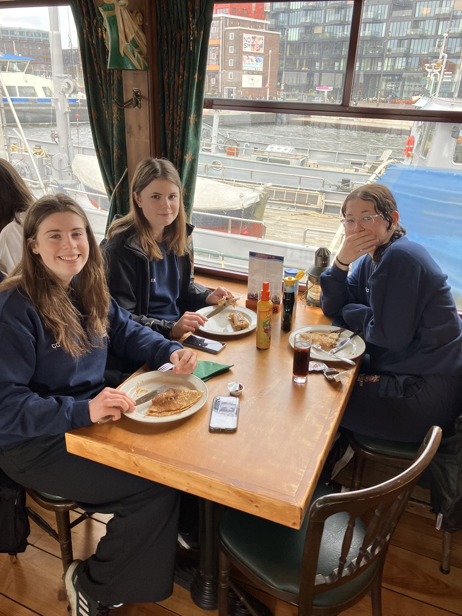 Pancake cruise✅ smiles all round for the girls👍🏻