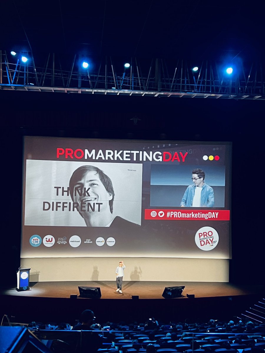 Y ahora un momentazo con <a href="/lgarcia/">Lucas García</a> en el #PROmarketingDAY 🔥🔥

Soy muy fan de este tio, de sus charlas y de lo que nos hace reflexionar!!! El PUTO AMO 🙌🙌

#MarketingDigital #marketingagency