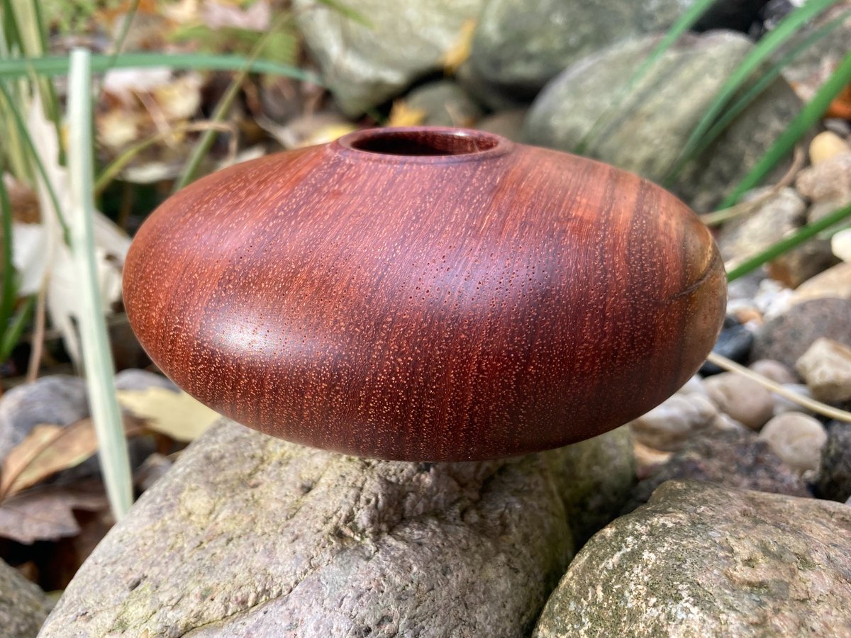 BergwerkD's tweet photo. small vessel made of ebiara with a small part of sapwood and with a linseed finish

diameter: 5 inch
high: 1,6 inch
#wood #woodworking  #woodworker #woodart  #woodlathework #woodlatheworker  #holz #holzdesign  #drechseln #drechsler #hamburg #germany https://t.co/EN18sB41I8