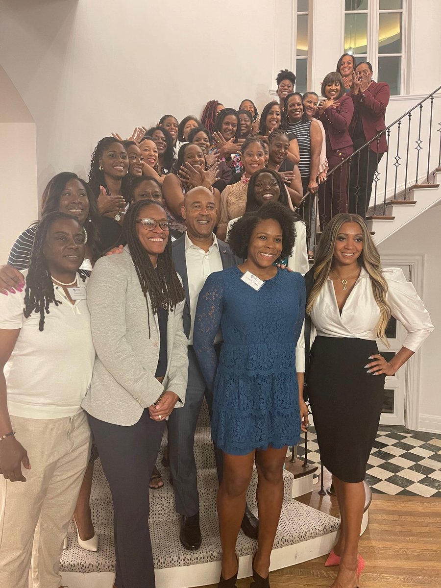 RDesRoches's tweet photo. It was an honor to host the Rice ARUBA Letterwinners.  This incredible group of Rice Alumni are hall of famers, olympians, and former professional athletes.  They have gone on to have incredible careers as doctors, lawyers, educators and much more. https://t.co/oAFOALpVGu