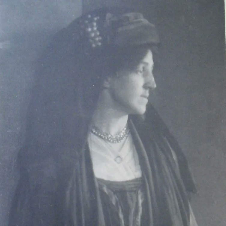 🎂 May Morris was born on 25th March, 1862 at Red House in Bexleyheath. Not only are their birthdays a day apart but May inherited her Father's creative and entreprenurial side becoming a skilled teacher, lecturer, editor, jeweller, designer, and most of all embroiderer.