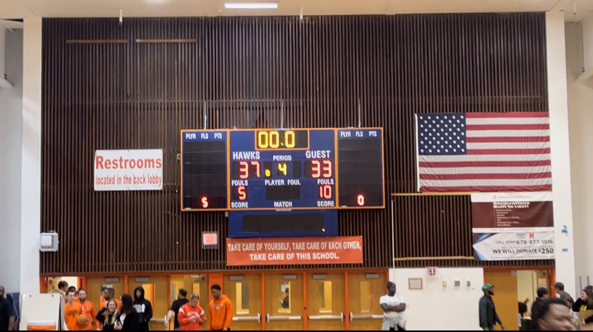 HawksStayAfter's tweet photo. @bball_hawks brought the Cup home in a thriller 37-33 win over the Tigers. 
@HayfieldAthLead 
@FCPSHayfieldSS 
@hayfieldATC 
@hayfieldsports https://t.co/8JjV5Z5lJw