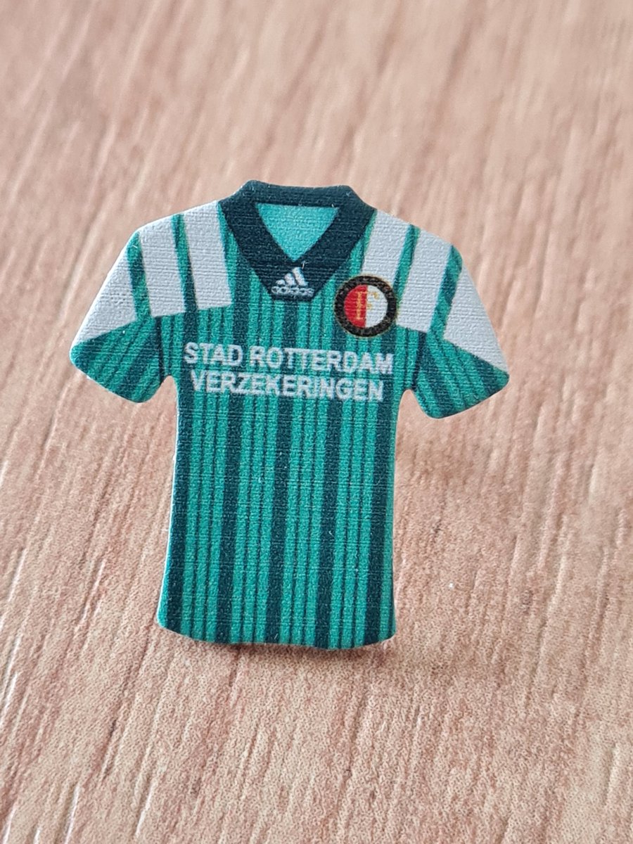 Nieuwe ronde Nieuwe kansen Feyenoord uitshirt 92/93. Like of retweet dit bericht om kans te maken. De winnaar word zondag 16 april bekend gemaakt