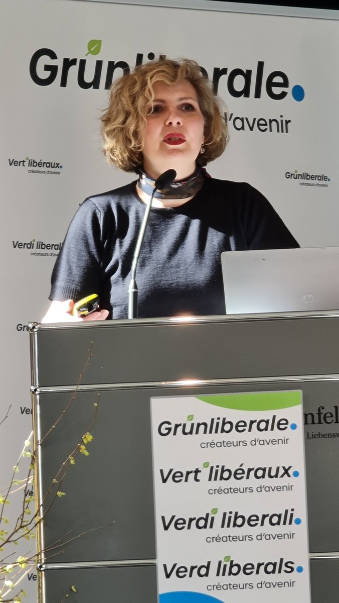 LorenzIlg's tweet photo. Die #DVglpCH hat heute die #JA-Parole zum #COVID19 Gesetz &amp; gegen das #Referendum gefasst. 
Das heisst JA zum Schutz #vulnerabler Personen, Förderung der #Innovation &amp; #Kompetenzen für Entwicklung #Impfstoff &amp; #Medikamenten 
#MutzurLösung - @GLP_SZ https://t.co/MI1I91gMQS