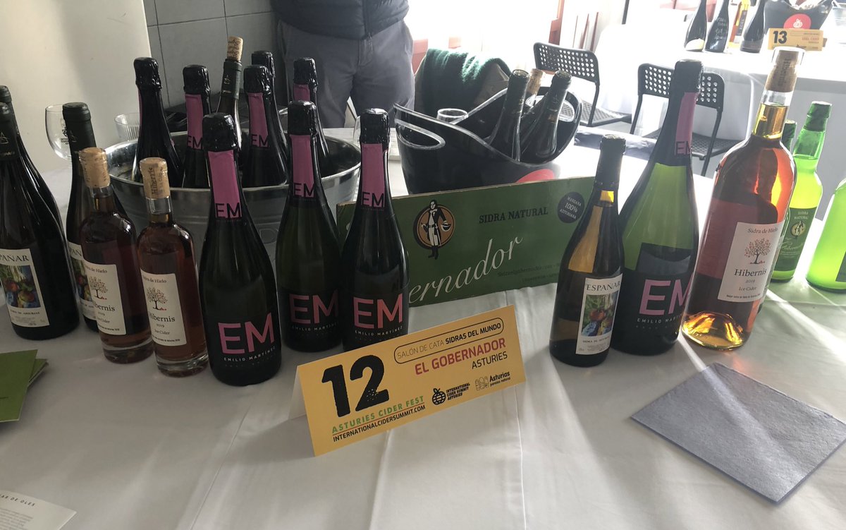 salsadechiles's tweet photo. Probando algunas de las mejores sidras del mundo (y por supuesto asturianas) en la primera edición del @summit_cider en Gijón. https://t.co/fEqJZssFTI