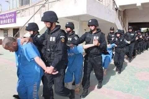 U_Hareketi's tweet photo. Doğu Türkistan’daki kardeşlerimiz Ramazan’ı karşılayamıyor, oruç tutamıyor, ibadet edemiyor. İslam’ın en ufak gerekliliğini yerine getirmek bile toplama kamplarına atılmak için yeterli suç olarak görülüyor.                         BUGÜN RAMAZAN-I ŞERİF’İN ADINI BİLE ANAMIYORLAR” https://t.co/lWQ4b9kTP4