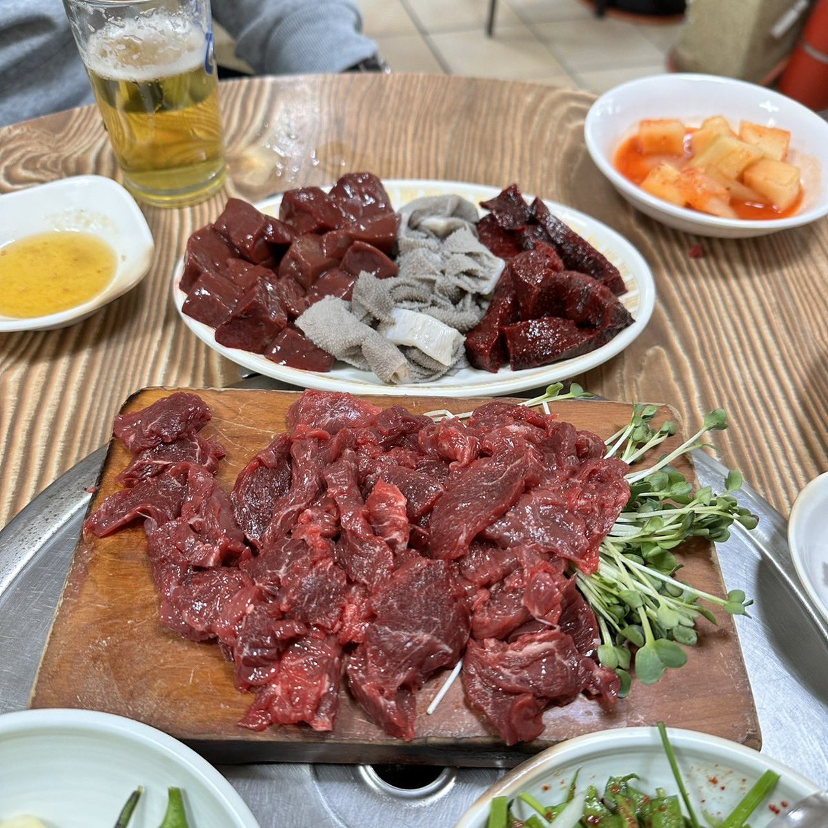 raido_115's tweet photo. 韓国のラスト朝飯
生肉しか🥩食ってない https://t.co/MI2VuTphBE