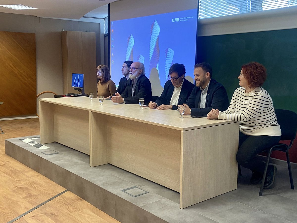 Migdia a Bellaterra amb l'Àngel Vázquez, candidat socialista a la presidència de l'EMD, i Carlos Cordón, candidat del <a href="/PSCcerdanyola/">PSC Cerdanyola / ❤</a> a l'alcaldia, per visitar els comerços de la Plaça del Pi. I a la <a href="/UABBarcelona/">Universitat Autònoma de Barcelona</a>, he participat en una trobada amb els i les alumnes del postgrau