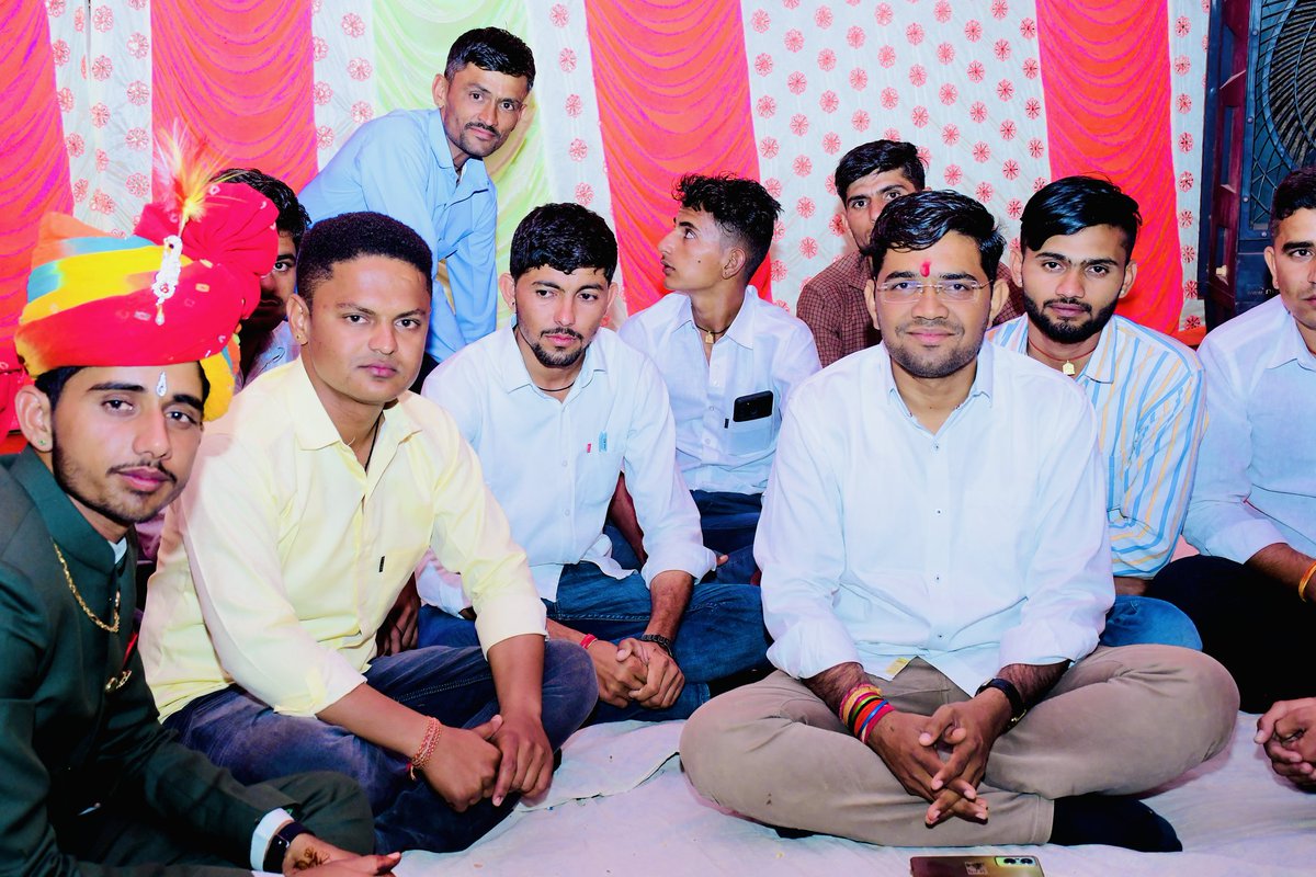 NarpatRajBarmer's tweet photo. पायला कला पंचायत समिति के ग्राम पंचायत कोशलू में मित्र देवपाल जी भांभू सुपुत्र स्व.श्री हरदानराम जी के मुकलावे की सभा में शामिल होकर अनुज देवपाल जी को नवदांपत्य जीवन की बधाई एवं शुभकामनाएं दीं।
#PaylaKala #Koshlu https://t.co/wnipw7N1Fl