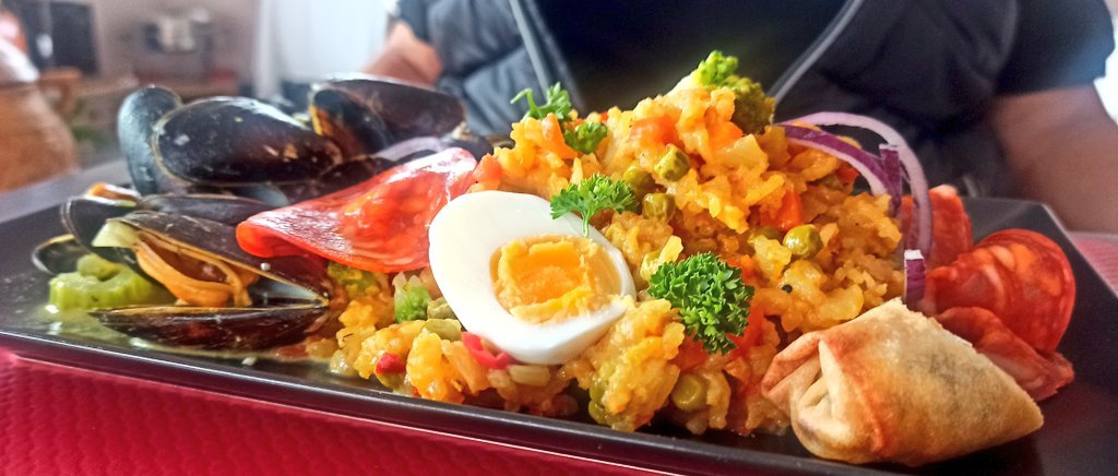 restaurant-du-cedre.eatbu.com/?lang=fr
Un restaurant qui vous accueille dès 18h30 avant chaque spectacle ou concert au @LeCèdreChenôve