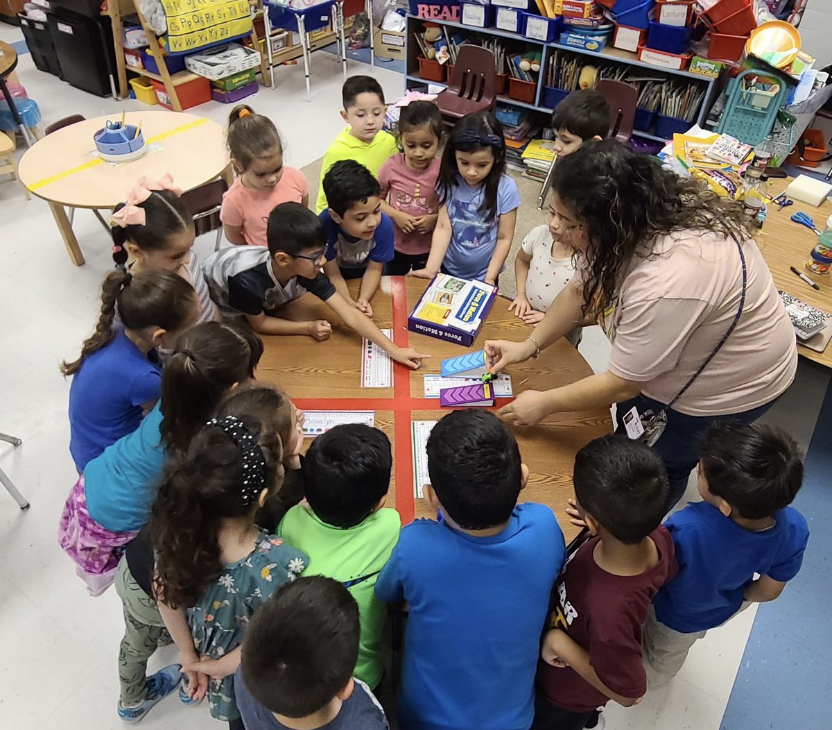 Lgascencio's tweet photo. Repasando en centros #empujar #jalar #movimiento #ciencias #dual #engaging @scholarpride https://t.co/Ub0ZUXW5Ys