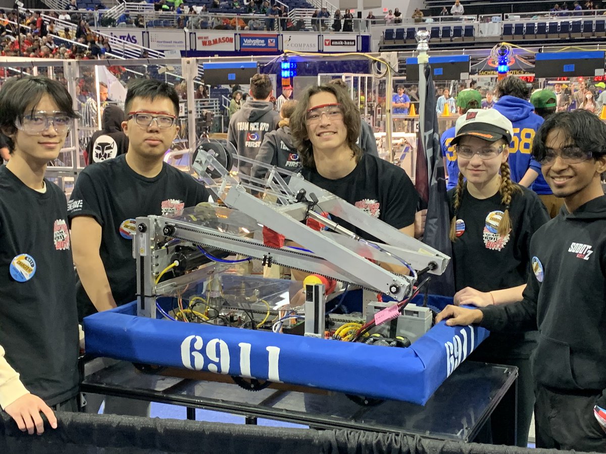 SO BOTZ moves into 10 place at Long Island Regional Competition #sobotz #team6911