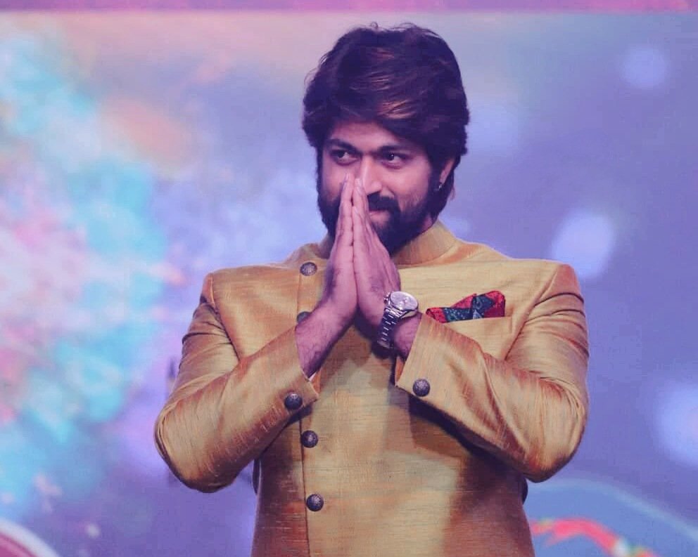 YashTrends's tweet photo. . @TheNameIsYash Boss 🙏♥️
#YashBOSS #Yash19 https://t.co/jvrcMu6u6f