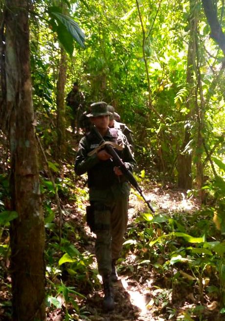 dhernandezlarez's tweet photo. #FANB desplegada en el estado Sucre en la Operación Cacique Cayaurima ! “El fuego que camina”, tal como nuestros caciques, las #URRAS #FANB  barriendo y escudriñando el territorio contra grupos armados generadores de violencia que perturban la paz social. 

#EscudoBolivariano2023 https://t.co/vF15QPc5yA